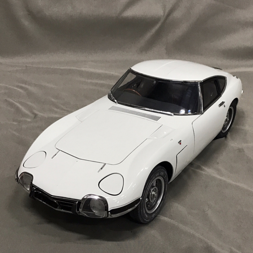 アシェット TOYOTA 2000GT 1_8 ダイキャストギミックモデル2